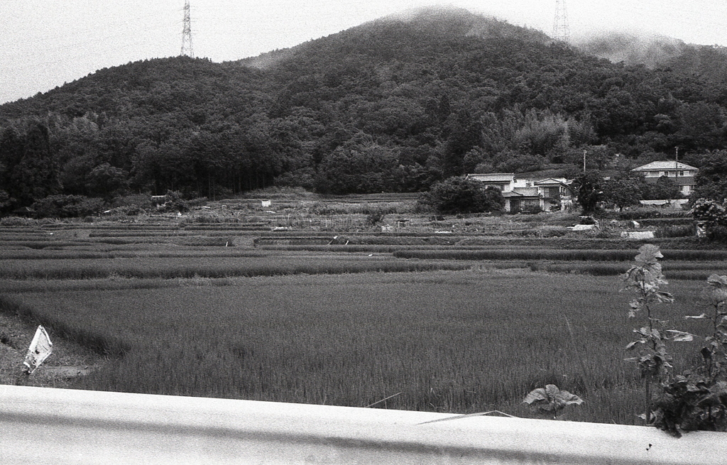 雨雲かかる三山