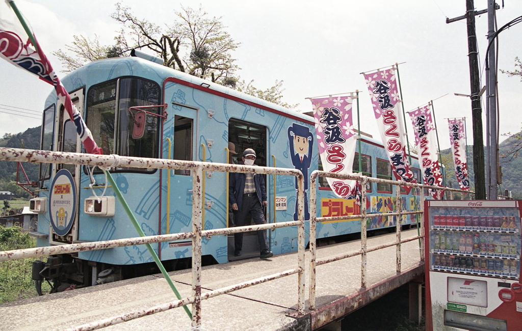 下車する乗客