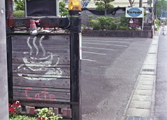 カフェで軽食でも