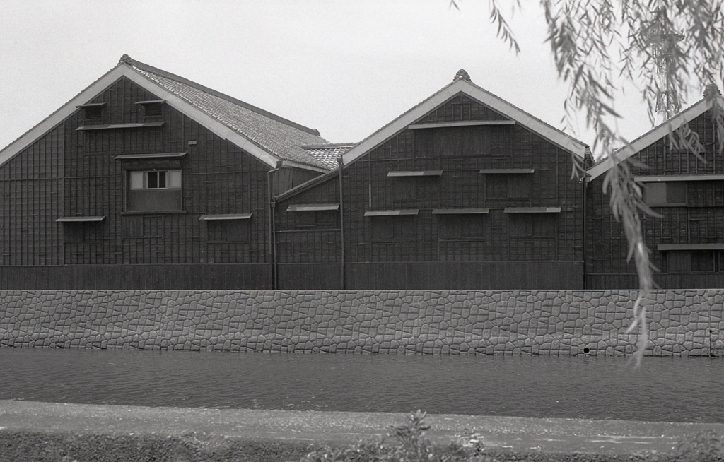半田運河の三角屋根