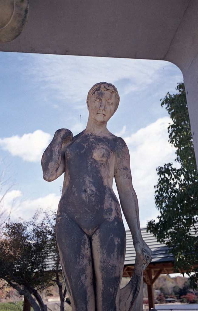 裸婦に見惚れて…