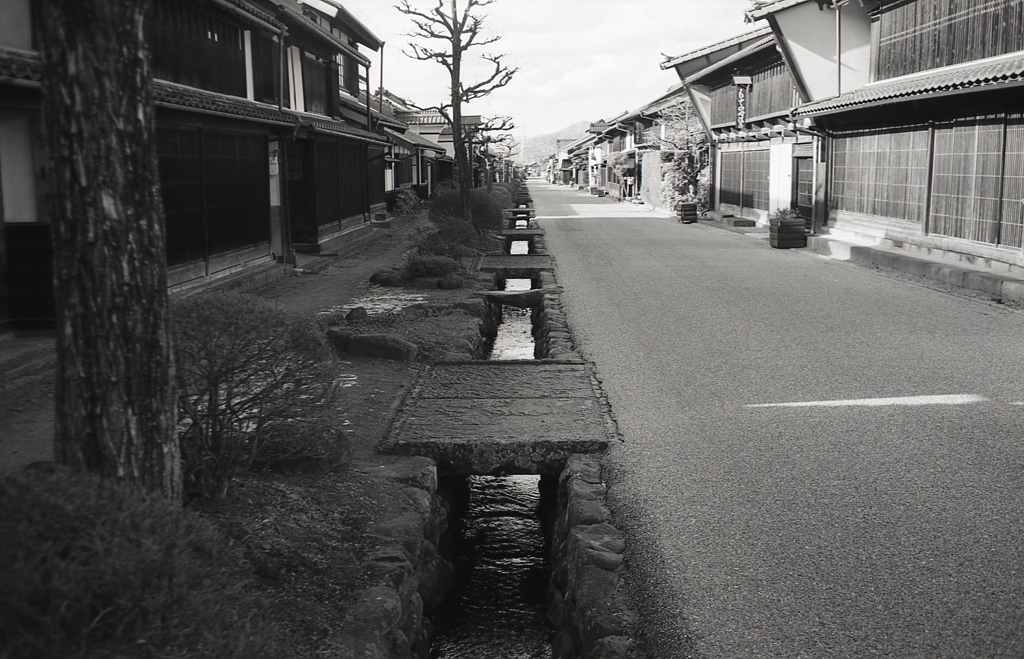 水路がある海野の街道