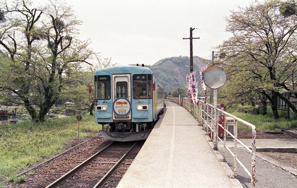 水色のワンマン電車