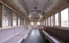 吊革のシンメトリー　～モ750形755号車内