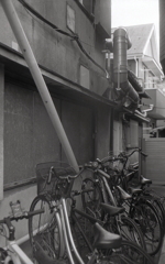 路地裏自転車　～東京モノクロ
