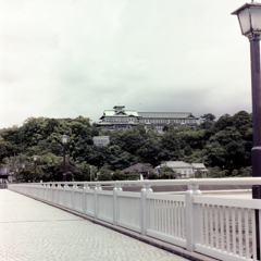 桟橋から見える蒲郡旅館