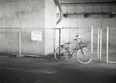 高架下の自転車