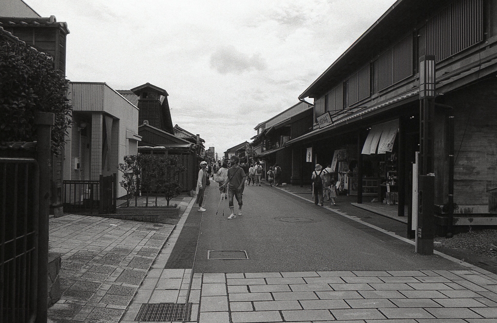 賑わう犬山城下の旧街道