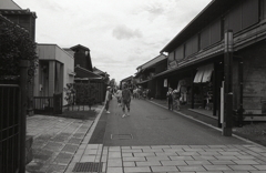 賑わう犬山城下の旧街道
