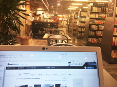 今ここからの発信です。（笑