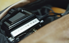 テーブル下の鞄にＣ３３