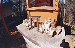 小さなお稲荷さんにお狐さまがいっぱい！