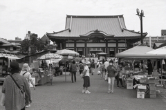 縁日の日泰寺本殿