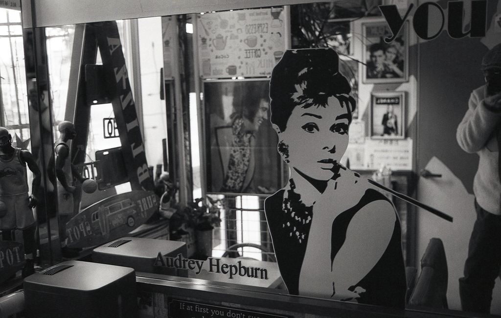 鏡のオードリー