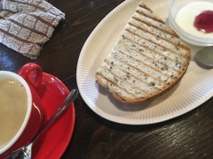 赤いコーヒーカップ