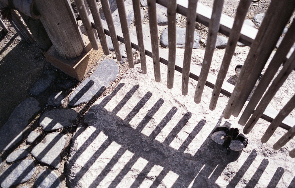 すけや門の影棒子