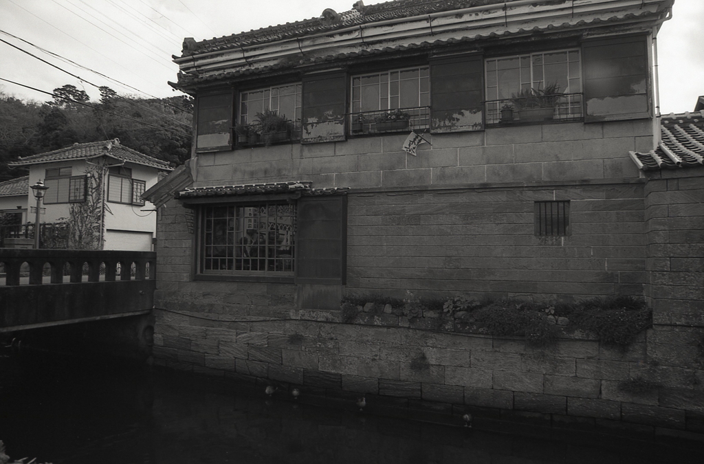 水路沿いの建物