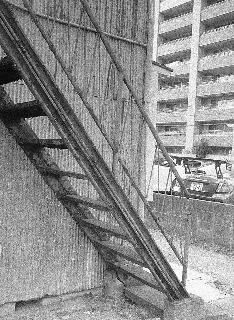 昭和のアパート階段