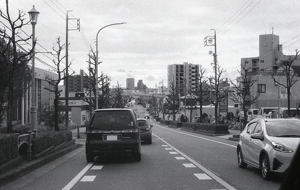 モノレールの街を走り抜け…