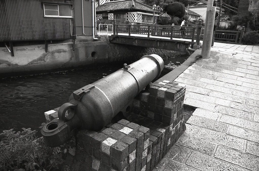 ペリーを迎えた大砲かな？