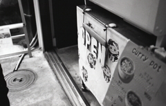 厚紙で「OPEN」看板