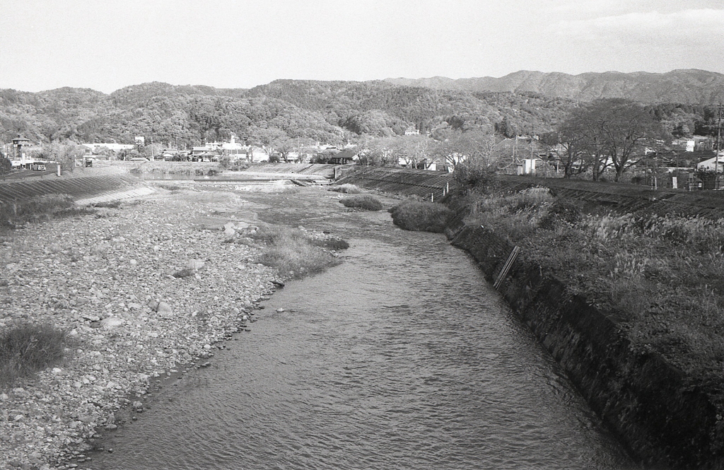 秋の土岐川風景