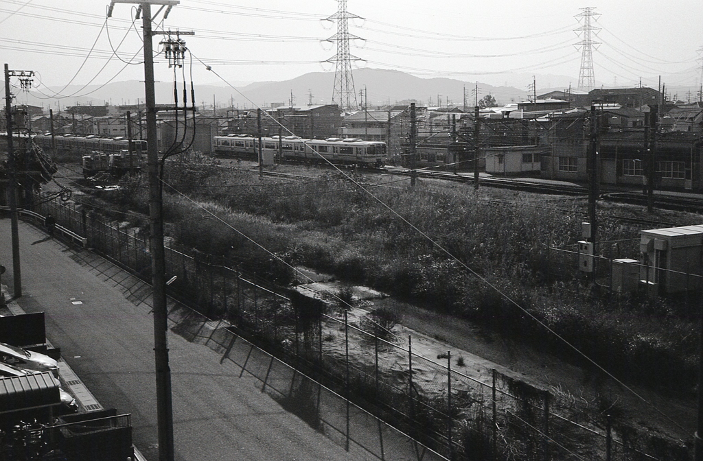 ＪＲ高架を渡る