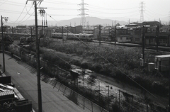 ＪＲ高架を渡る