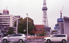 レンガ色のある久屋大通…ふっ、信号待ちです。（笑