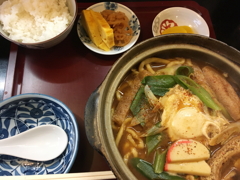 今日のお昼は味噌煮込み定食でした。