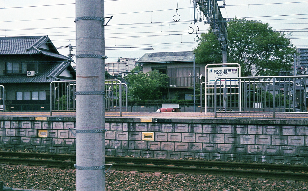 尾張瀬戸駅のホーム風景
