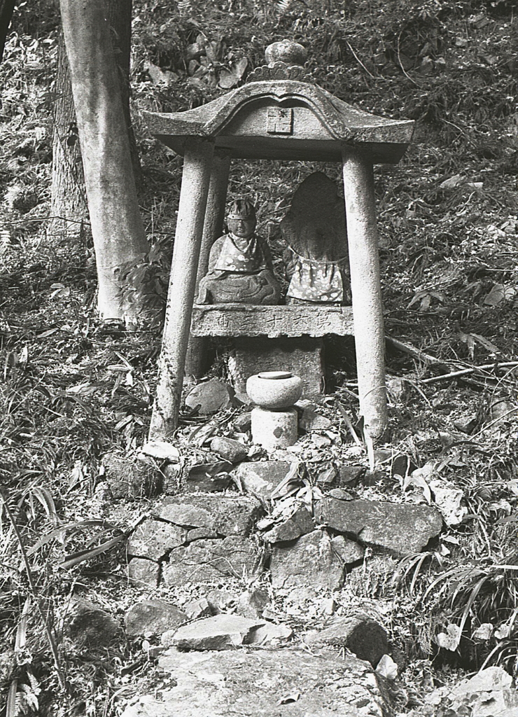 石屋根の石地蔵