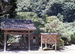 手水舎と絵馬掛け