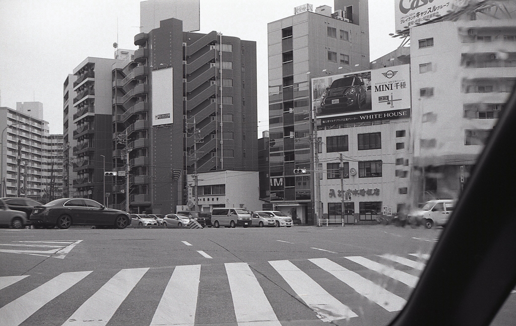 交差点のMINI