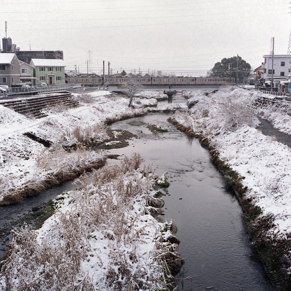 雪風景に走るＪＲ中央本線