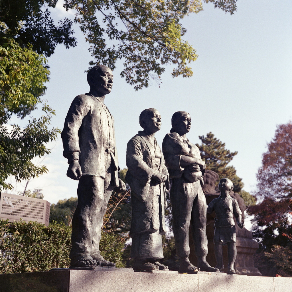 家族の像