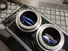 腹が立つほどよく映る安二眼レフ（爆