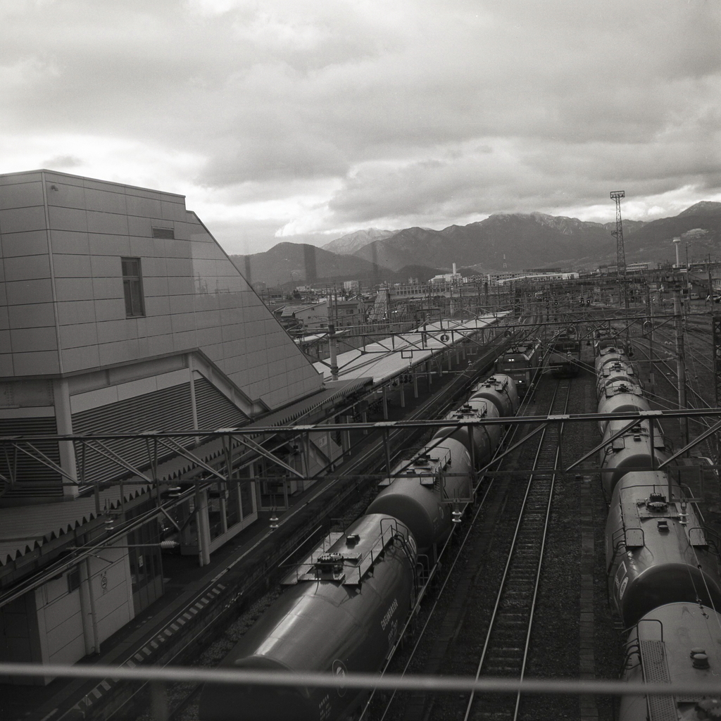 タンク車並ぶ北国の駅