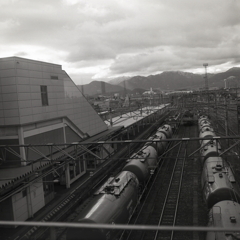タンク車並ぶ北国の駅