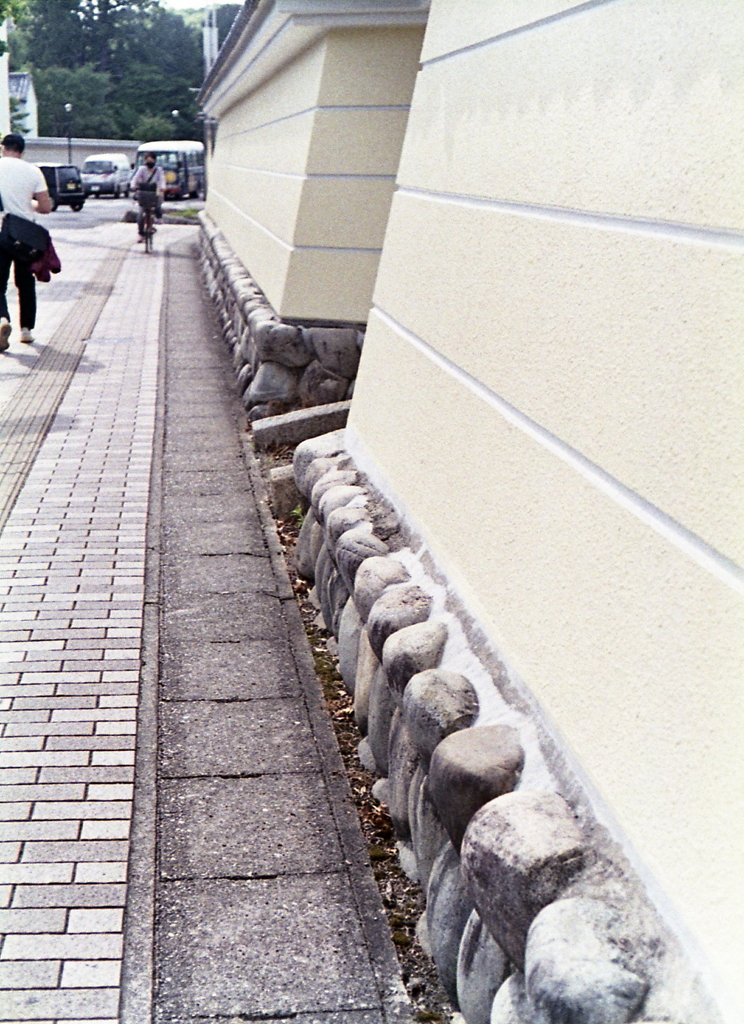 神社仏閣通りを歩く