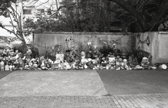 車庫スペースの人形群