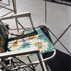 夏の終わりに…ひまわりの椅子