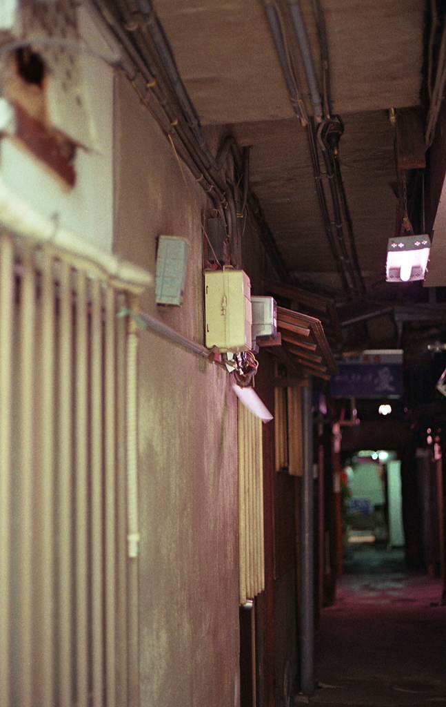 狭い路地の風景