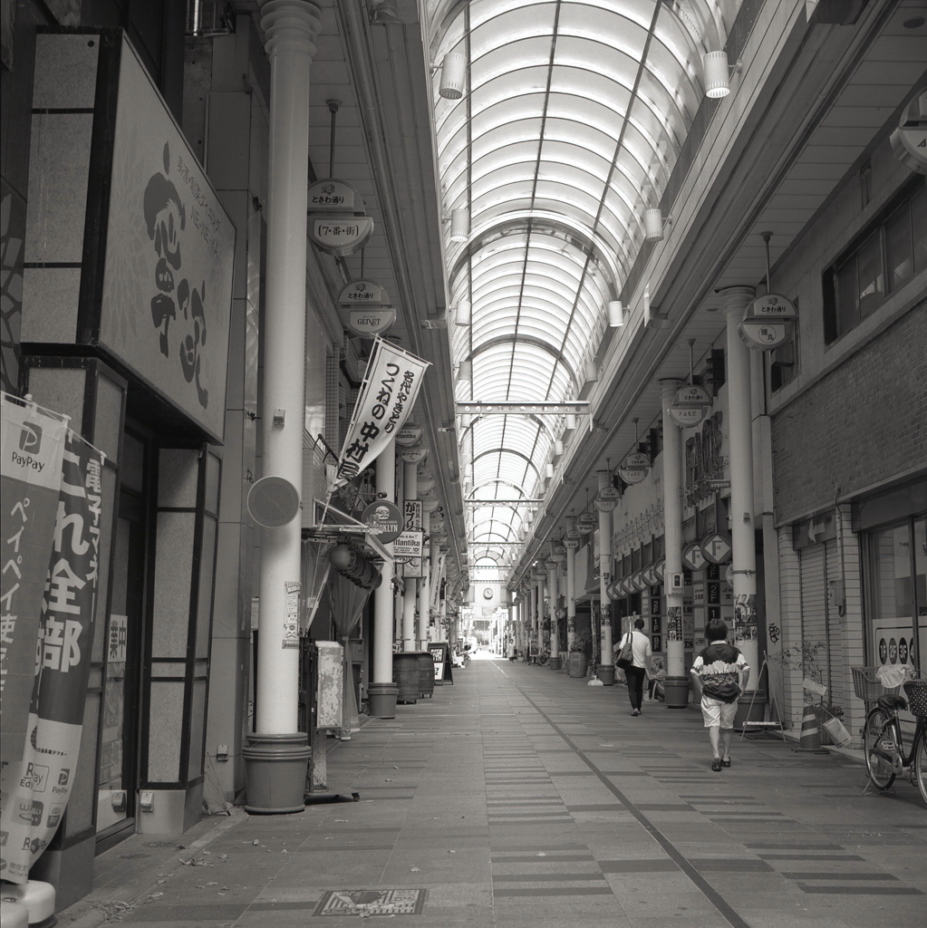 駅前のアーケード