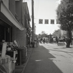 朝市と対面するお土産店