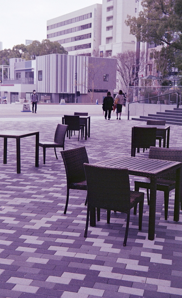 塔下のテラス席