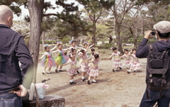 小さな子供のお遊戯も見られました。