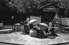 日野左衛門門前石枕