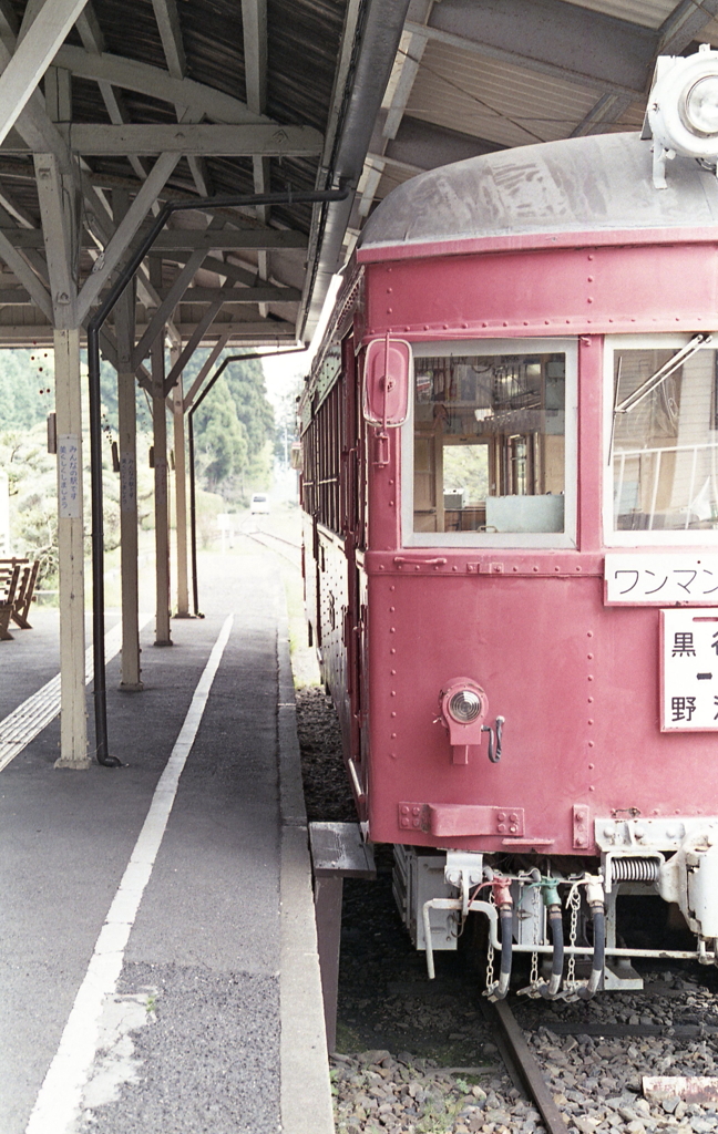昔色の赤電車