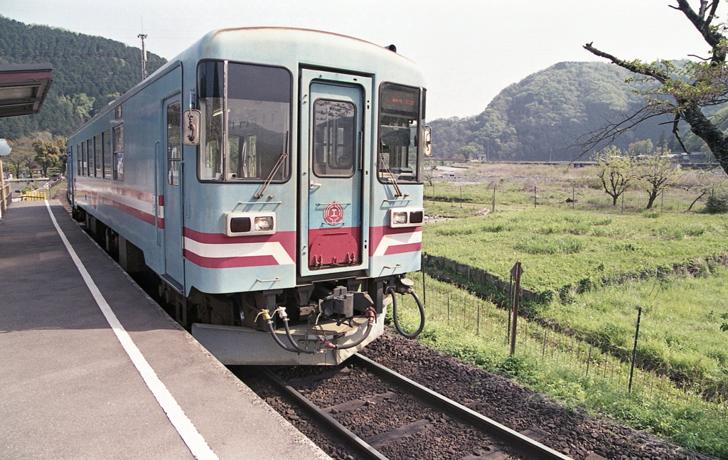 型式とか分からないが気動車なんですね。（笑